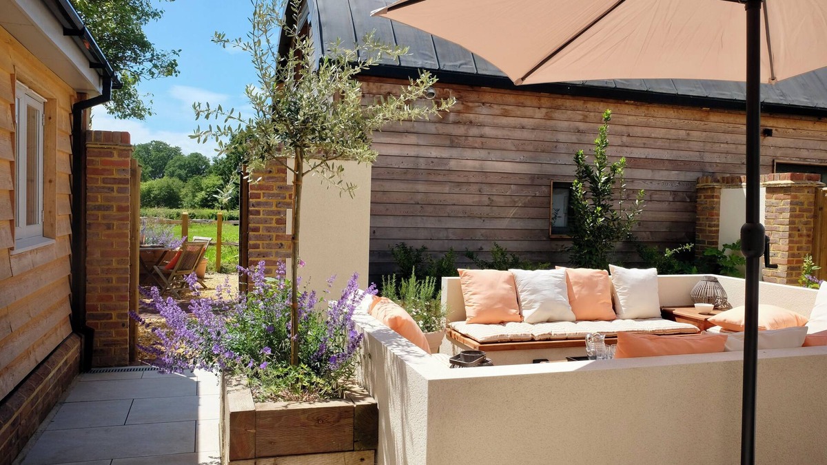 Scaynes Hill Cottage | Coach House & Barn in countryside. Luxury accommodation and pet-friendly.
