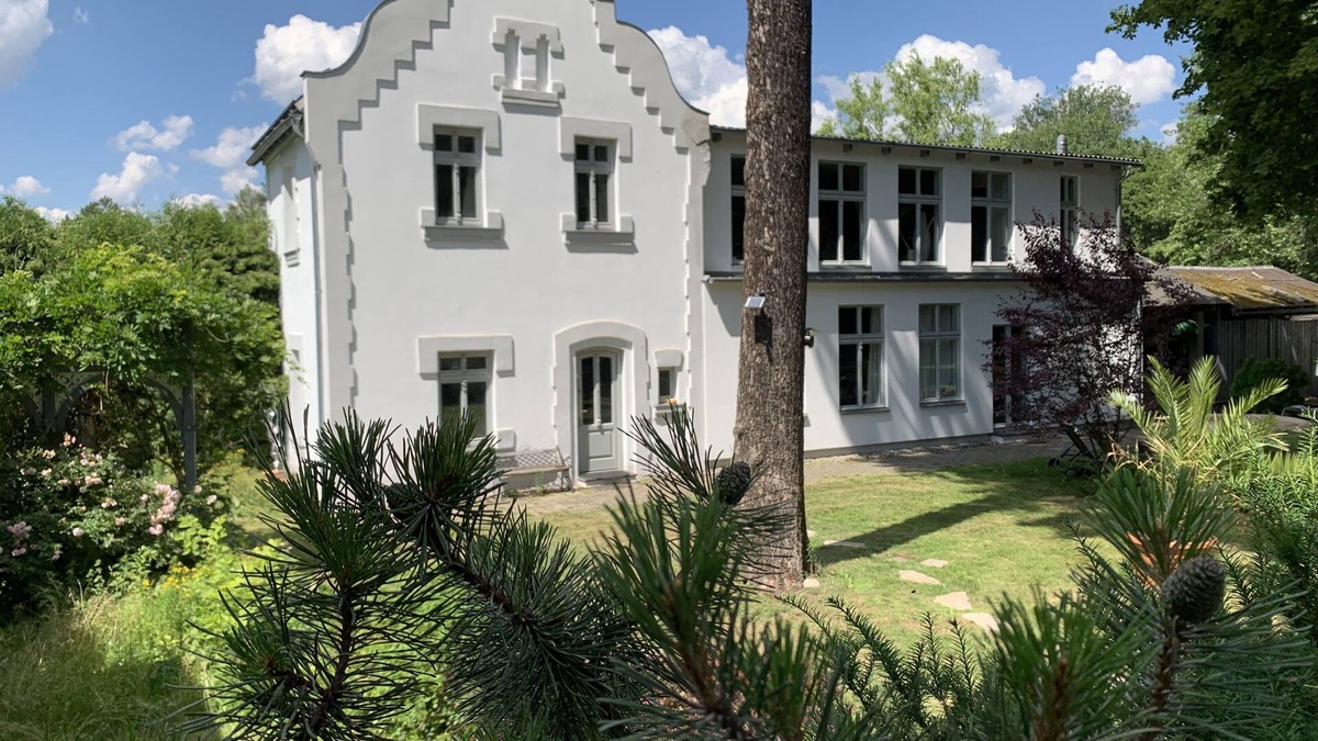 Biesenthal House | Coach house Waldtor, with saunas, fitness (e.g. B. Powerplate pro7)