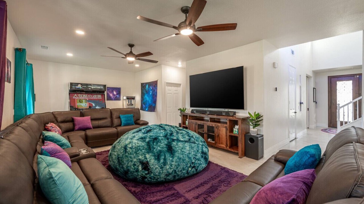 Bella Vida House | Coachella Play: 6BR Multi-Gen Fun Zone and Retreat with free heated pool