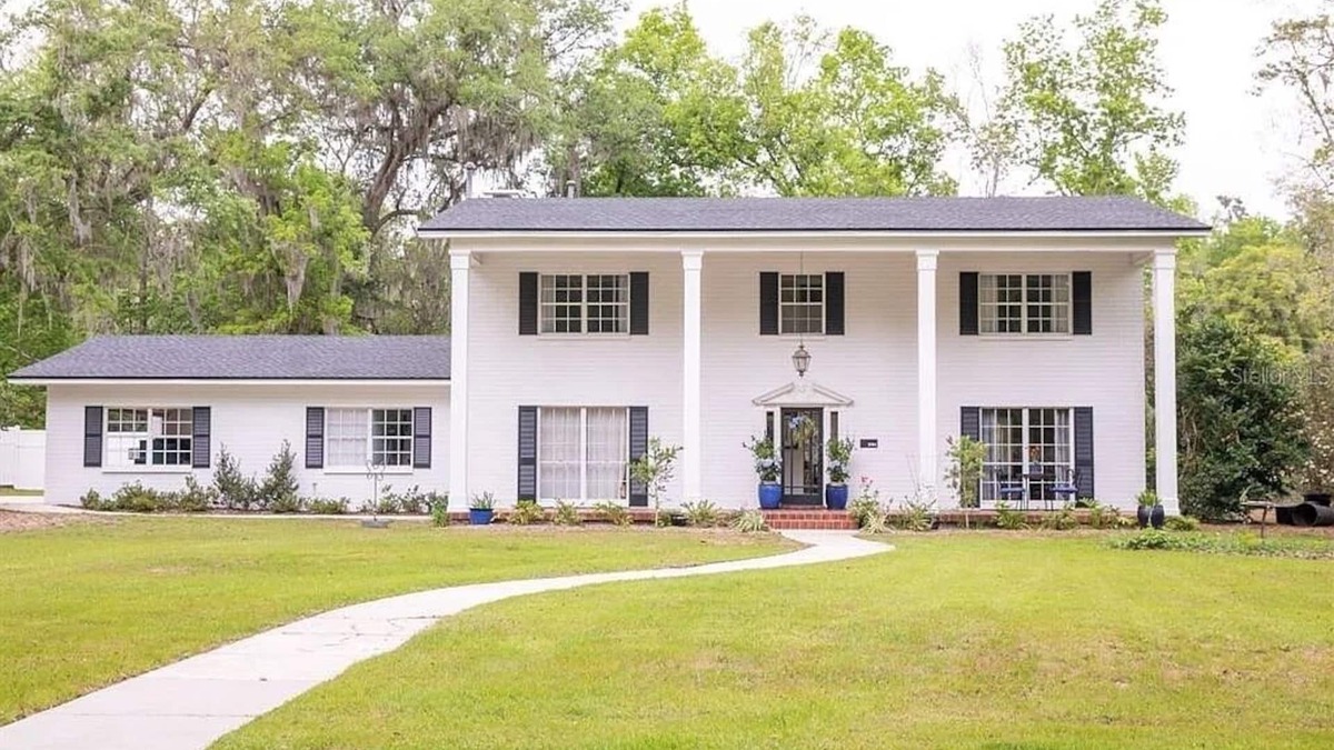 Gainesville House | Coaches House 1.5 mile from Ben Griffin Stadium