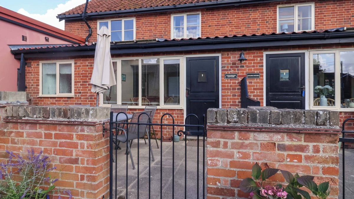 Ipswich Cottage | COACHMAN'S COTTAGE, pet friendly, with a garden in Ipswich