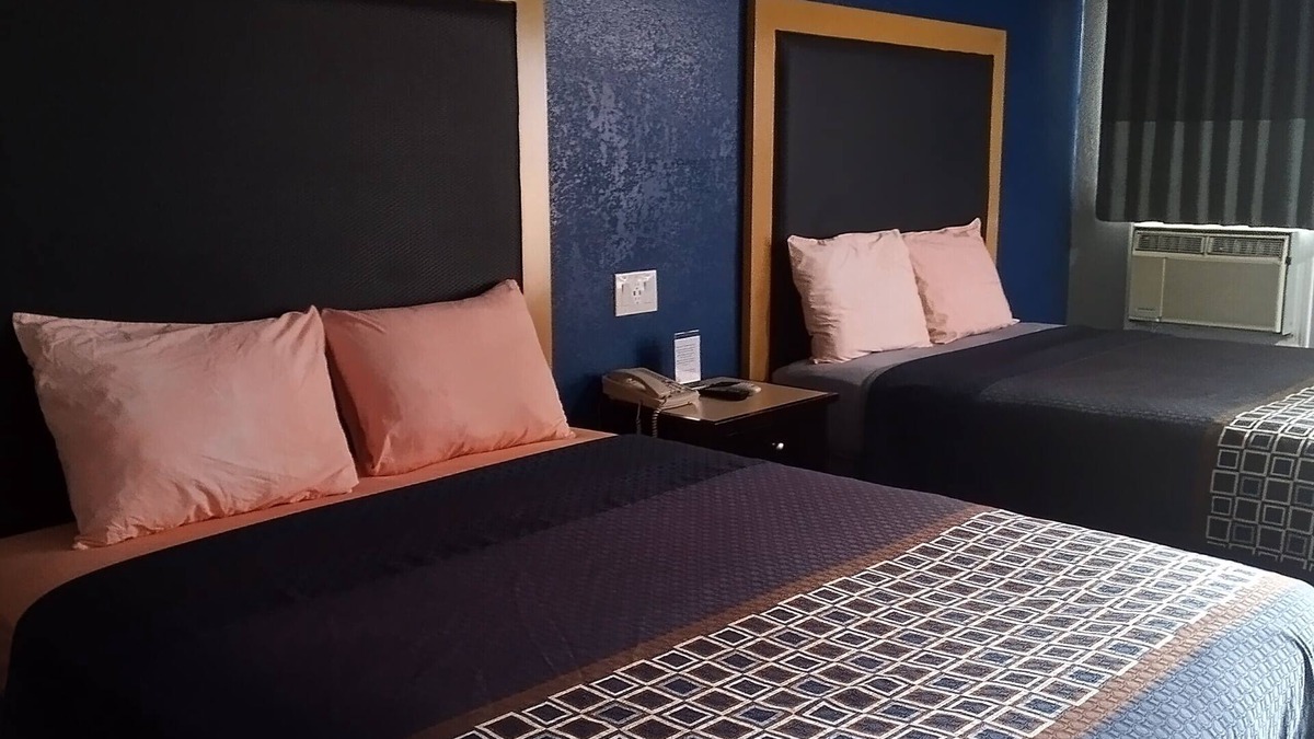 Waldron Hotel | Coachman's Inn & Suites