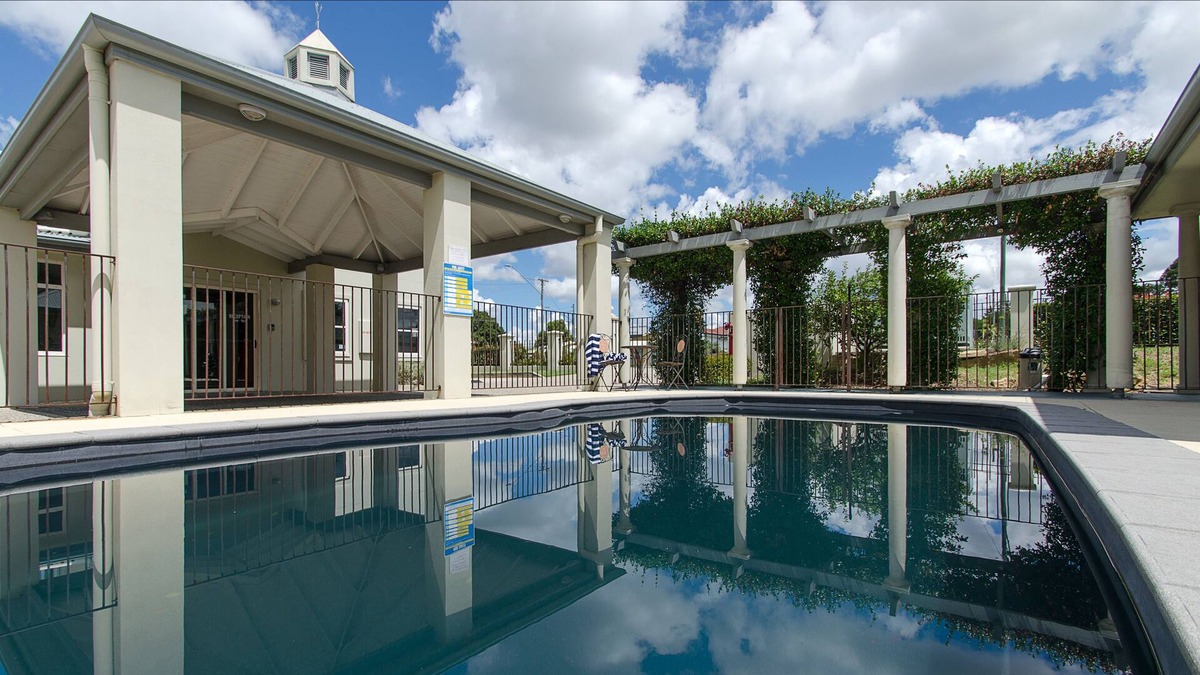 Warwick Hotel | Coachman's Inn Warwick