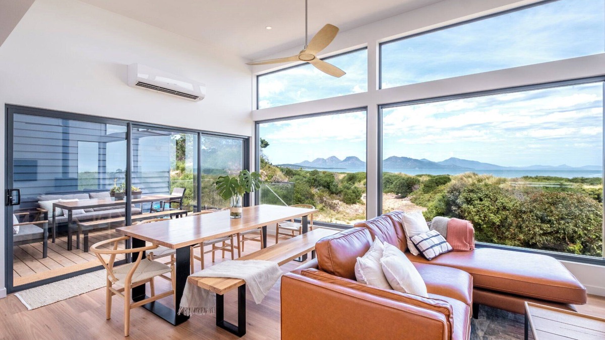 Dolphin Sands House | Coast Beachfront Retreat - Freycinet Holiday Houses