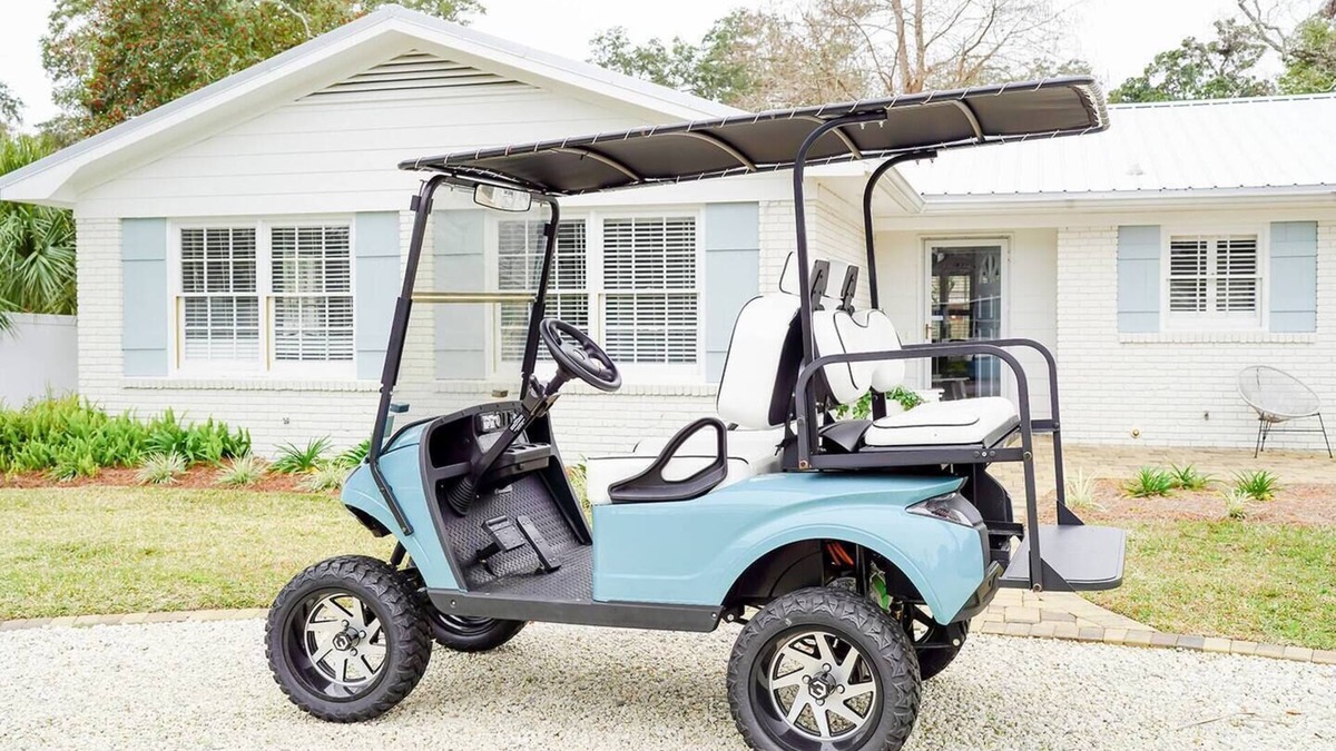 Saint Simons Heights House | Coastal beach cottage with golf cart and bikes!