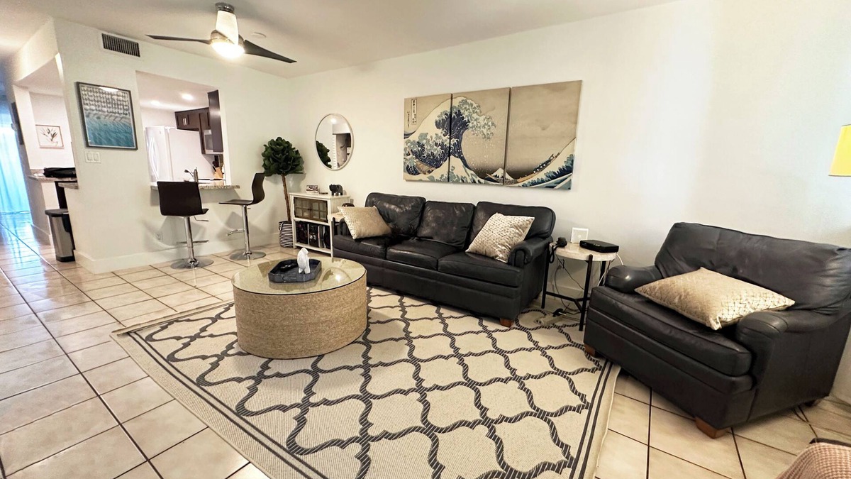 Royal Poinciana House | Coastal Bliss Townhouse in Hollywood Lakes