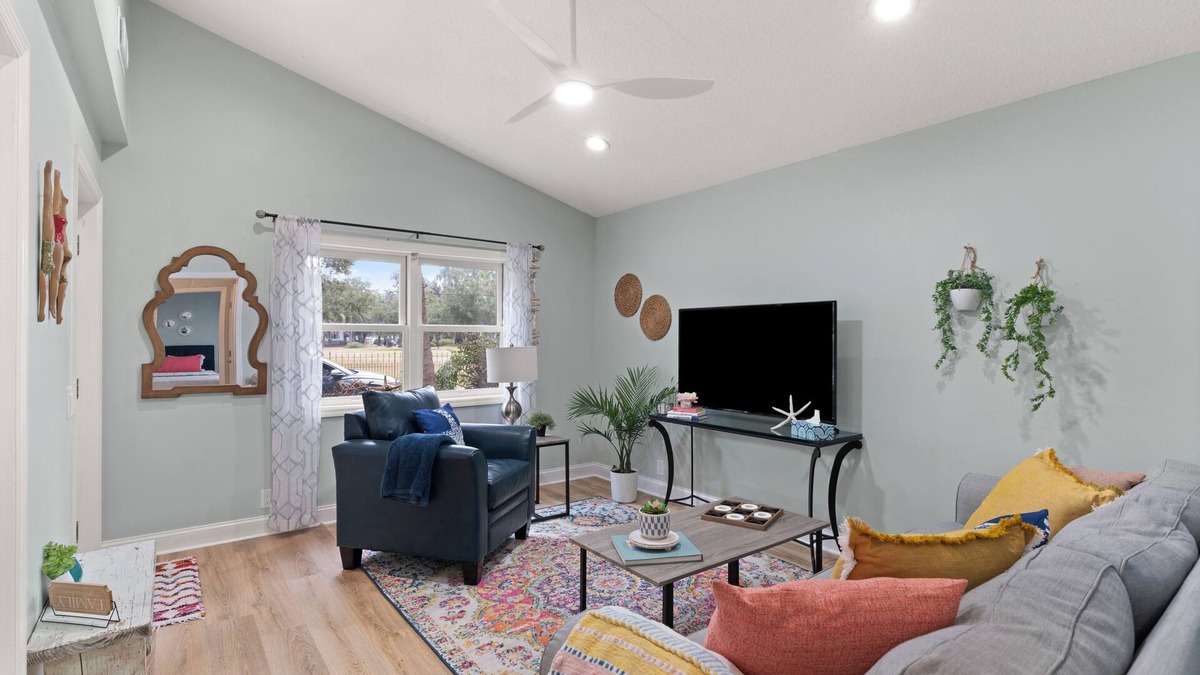 Brunswick House | Coastal Bungalow RIGHT in Downtown