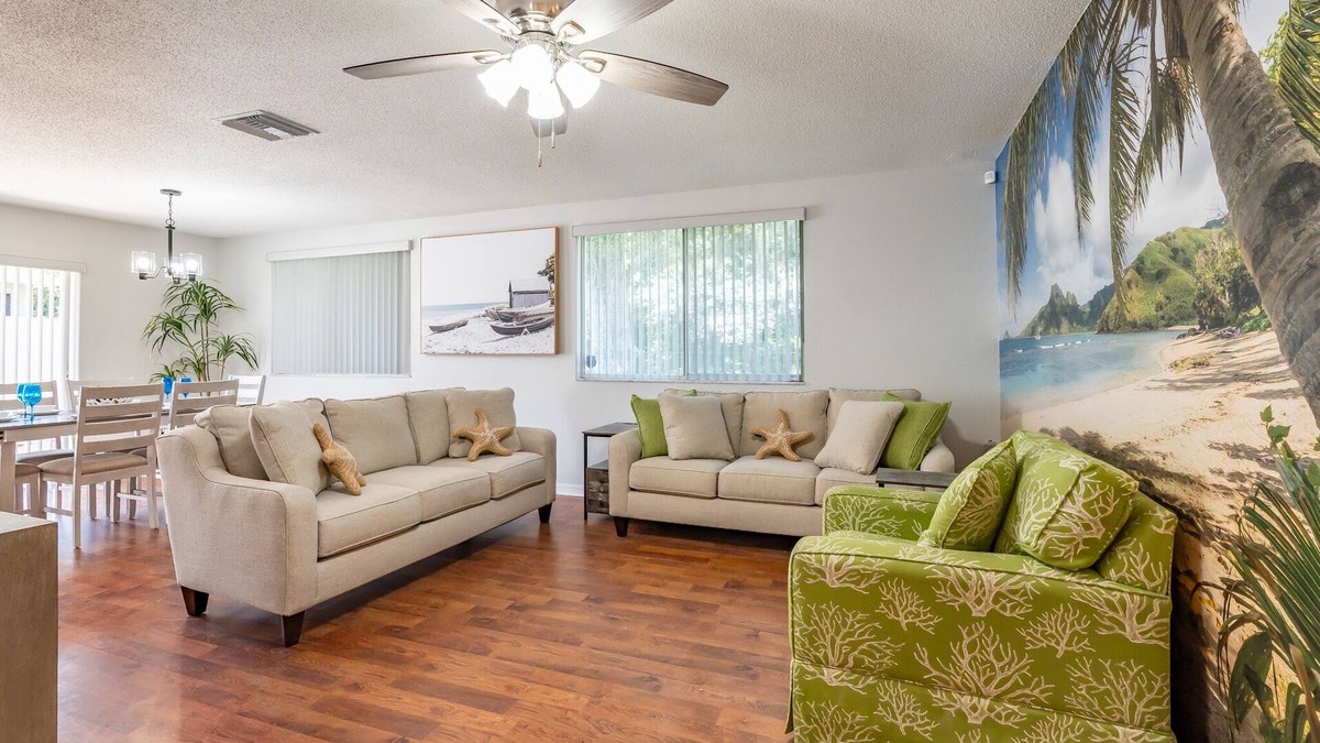 Lakeland House | Coastal Cabana in Lakeland with King Bed