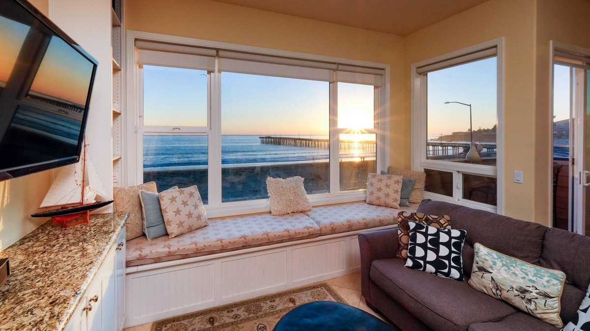 Cayucos House | Coastal Charm Meets Pier-Perfect, Oceanfront Home in Cayucos