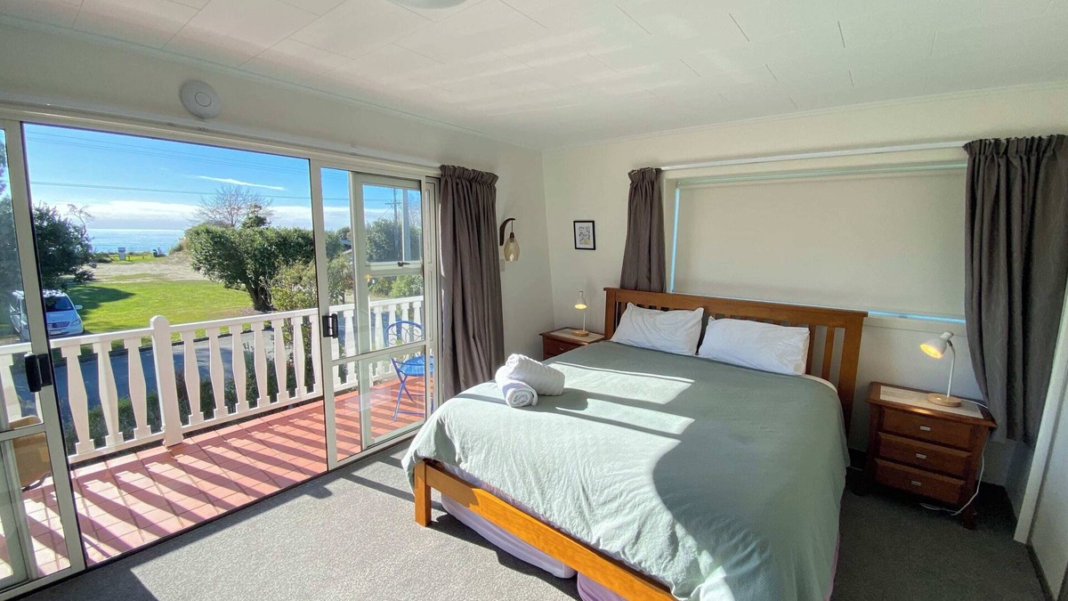 Patons Rock House | Coastal Charm - Ocean View in Patons Rock