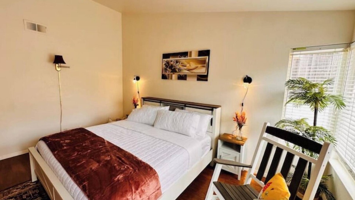 Marina House | Coastal City Haven