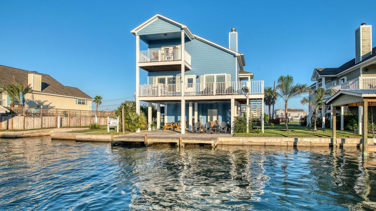 Rockport House | Coastal Class Waterfront - "Your Home away from Home"