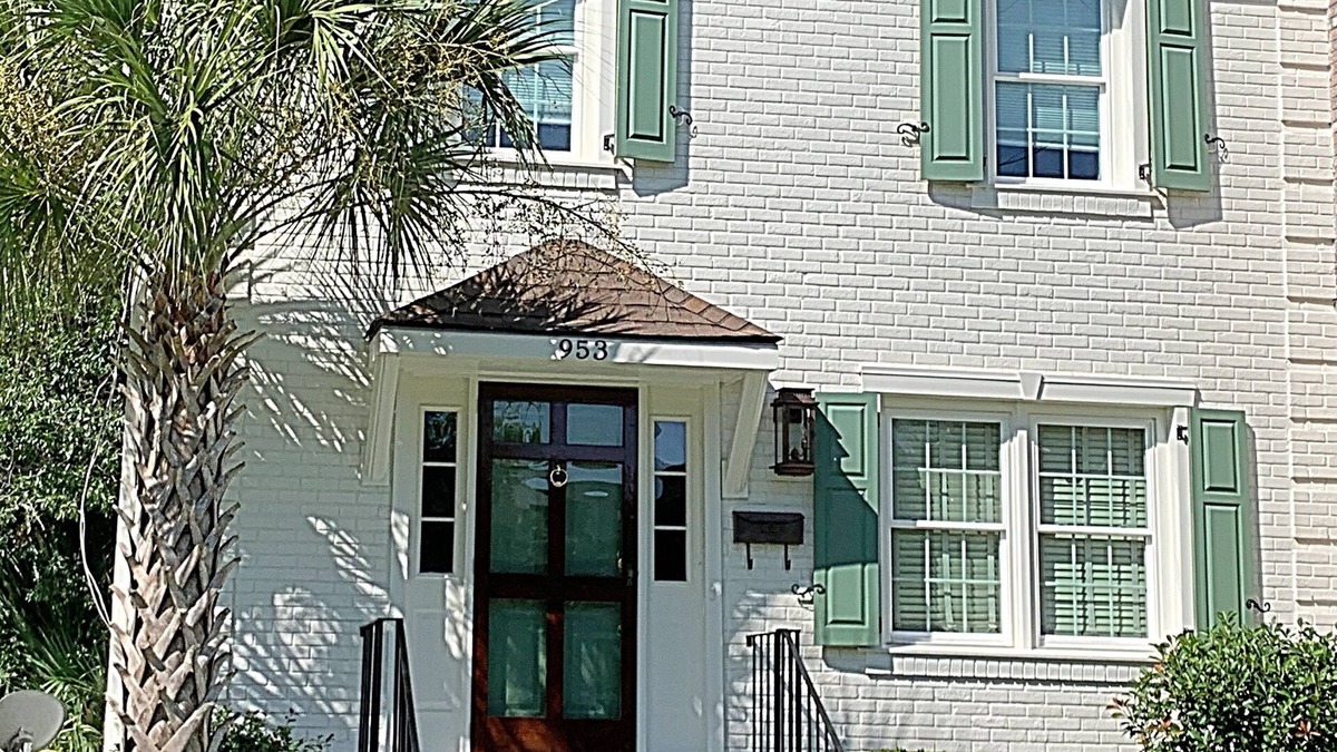 Mount Pleasant House | Coastal Comfort Near Shem Creek & Beaches – Walkable Location!