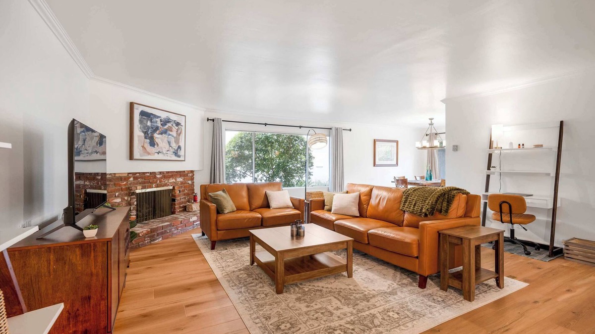 Hidden Valley House | Coastal Comfort w/Pool,Pet Friendly,30+ Day Stays
