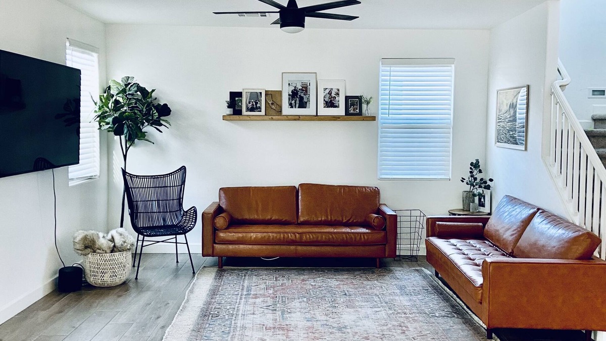 Pecan Creek South House | Coastal contemporary modern home 5mins from Schnepf farms