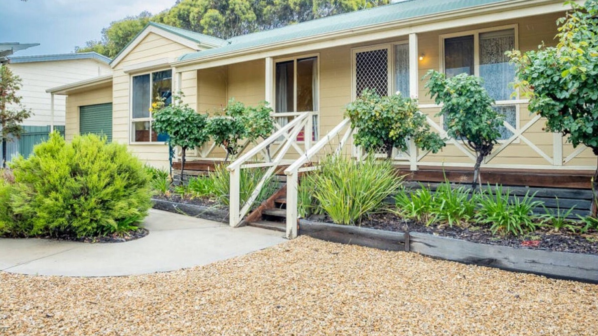 Goolwa Beach Cottage | Coastal cottage 10 minutes walk to Goolwa Beach