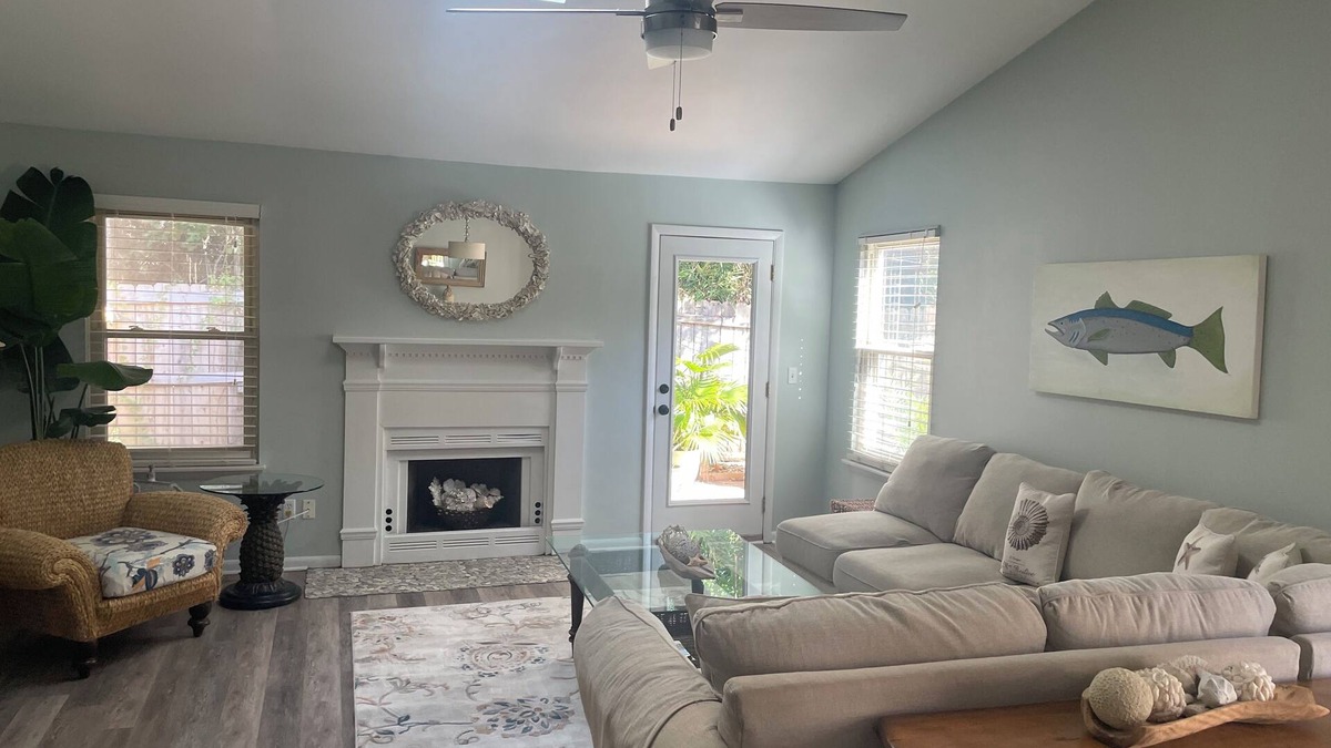 Mount Pleasant House | Coastal Cottage -One Level freshly updated - Bring 🐶- just min to beach & Downtn