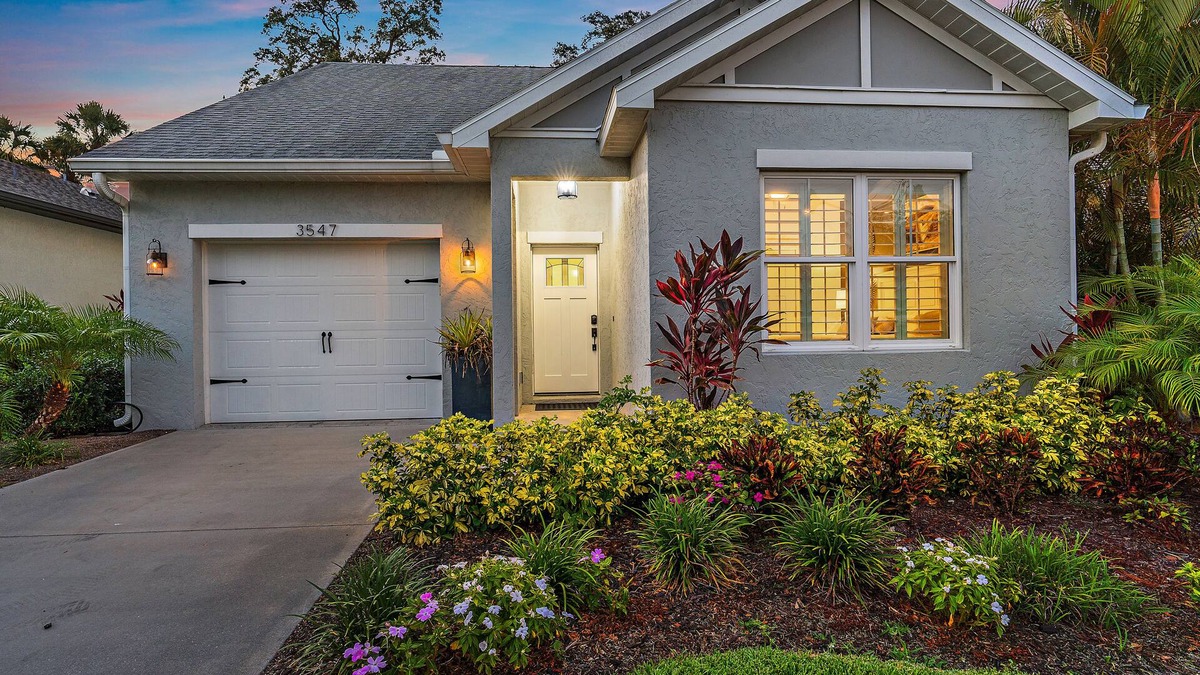 Pinecraft House | Coastal Cottage | Outdoor Oasis w/Fire Pit + Grill!
