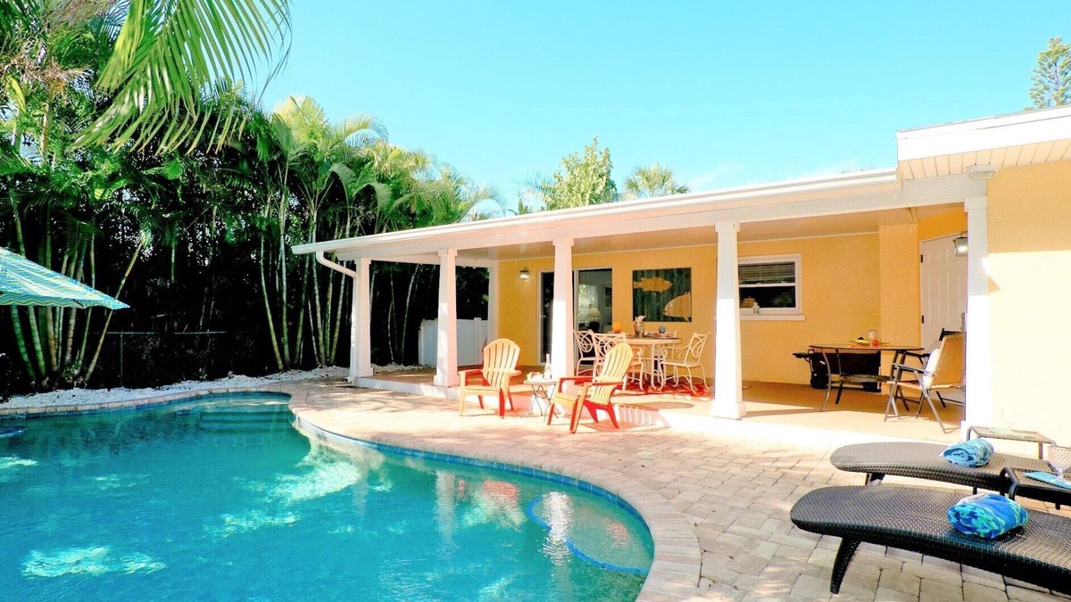 Holmes Beach House | Coastal cute on Anna Maria Island, 2 bedroom with private pool! Pet friendly