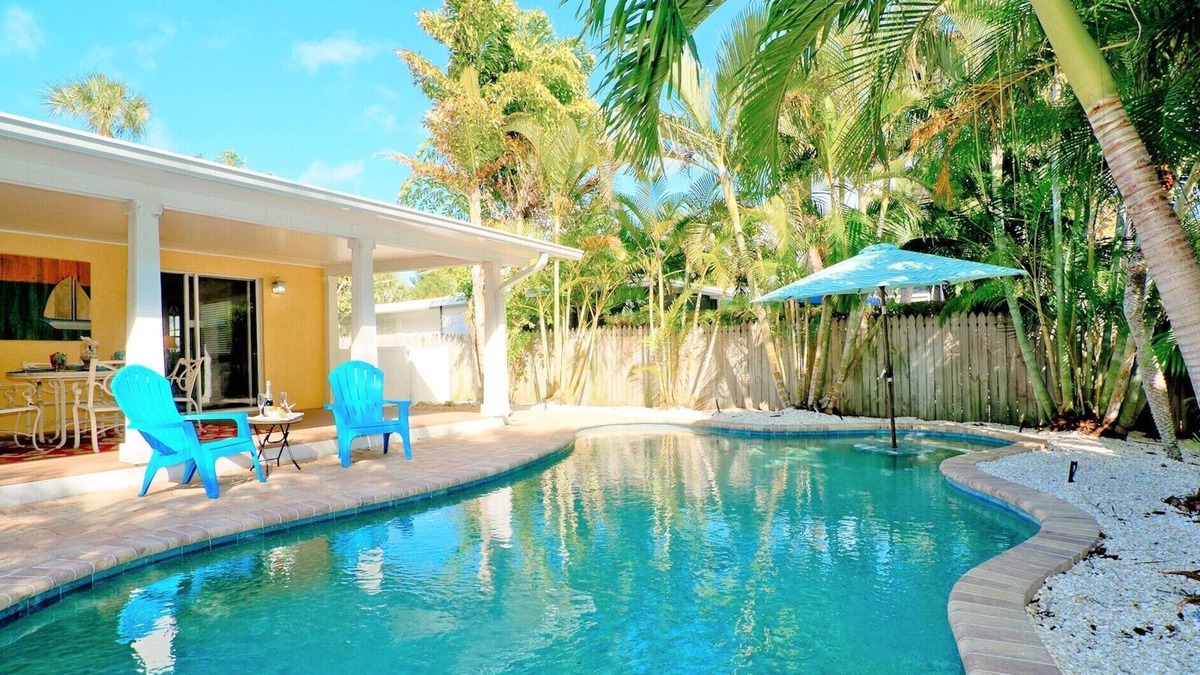 Holmes Beach House | Coastal cute on Anna Maria Island, 2 bedroom with private pool! Pet friendly