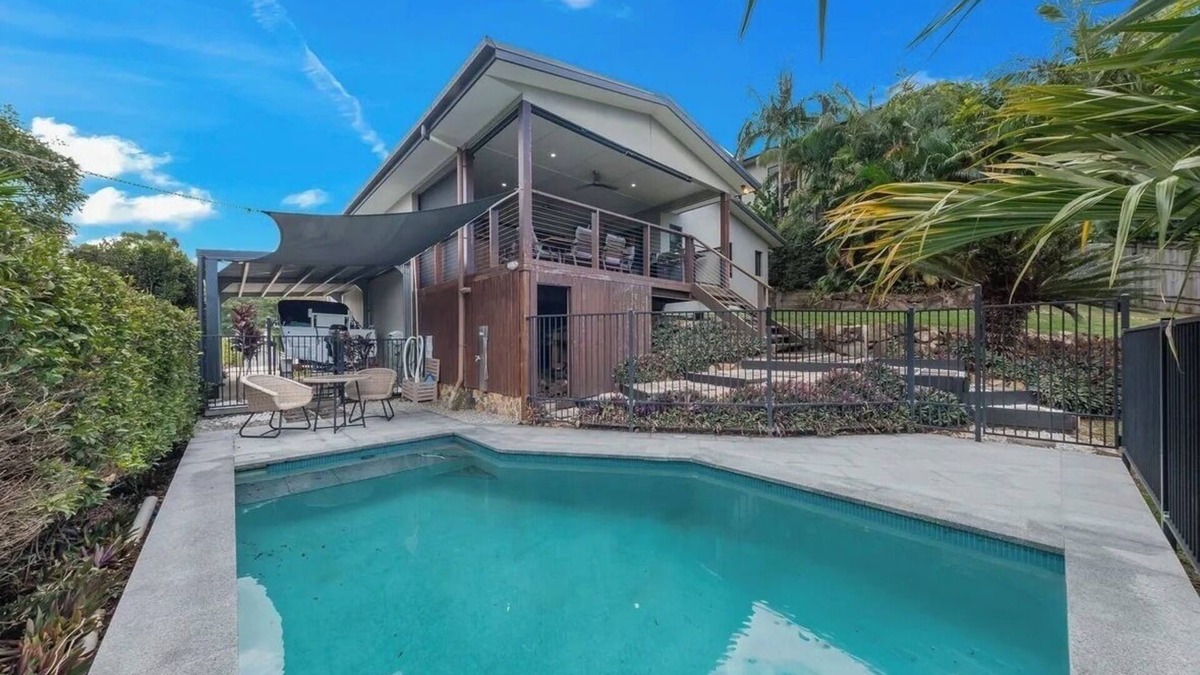 Cannonvale House | Coastal Elegance , Gateway to the Whitsundays -per friendly– Min 3-Month Stay