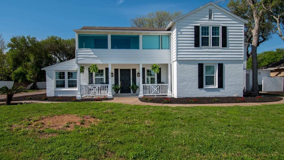 Bay Area House | Coastal Elegance Unveiled
