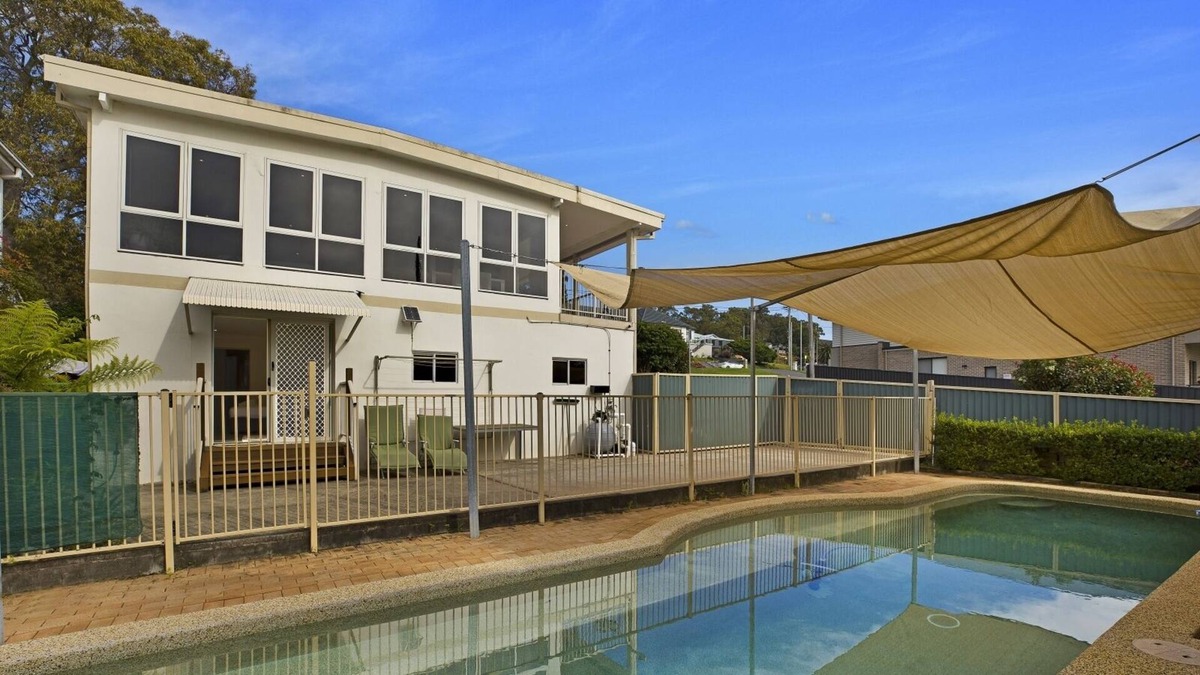 Toronto House | Coastal Escape - Fabulous family home with pool in perfect location