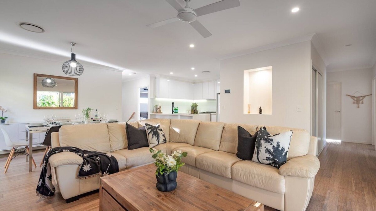 Aroona House | Coastal Family Escape Caloundra