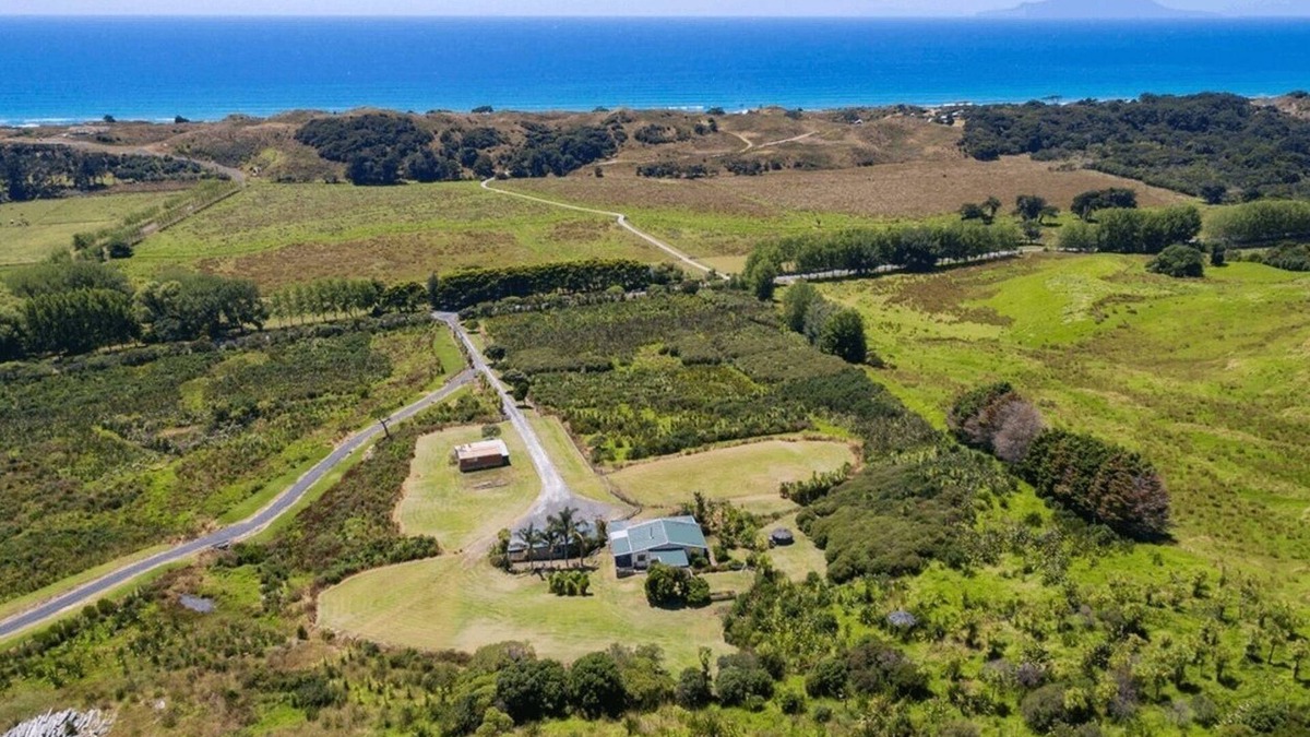 Pakiri Other | Coastal Farmhouse- Stars, Spa and Birdsong