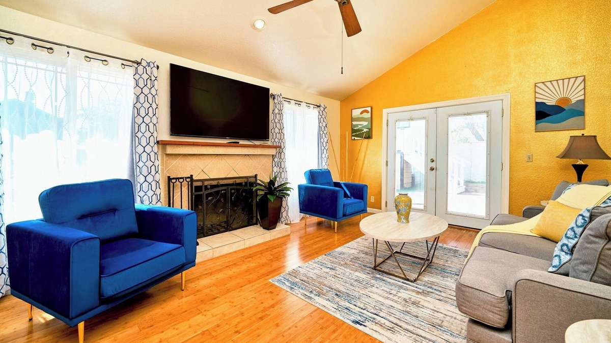 Salinas House | Coastal Gateway House-Family Retreat Near Monterey