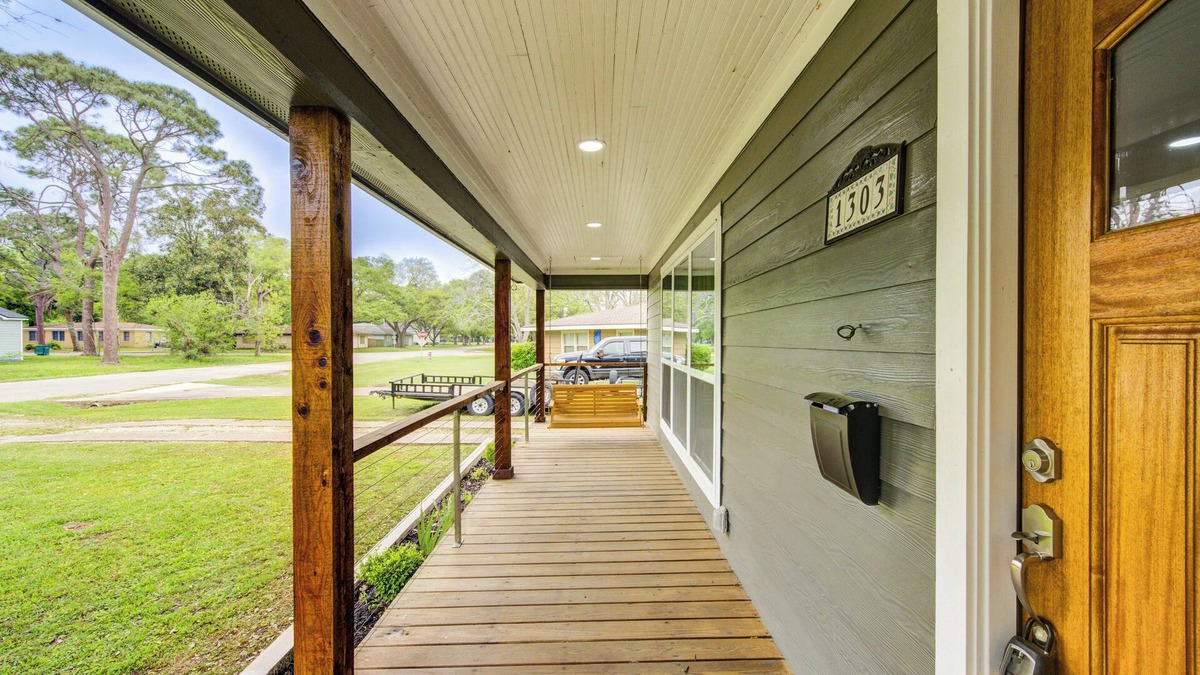 La Marque House | Coastal Getaway in La Marque!