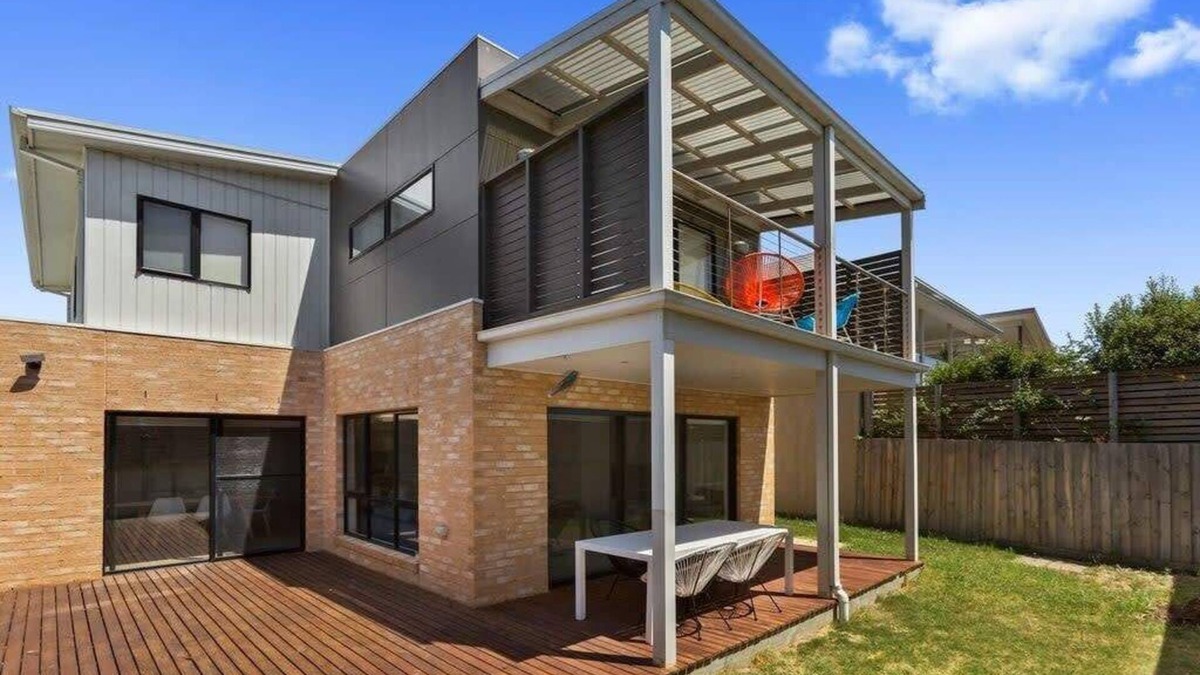 Indented Head House | Coastal Holiday Living Bay Views Prime Location