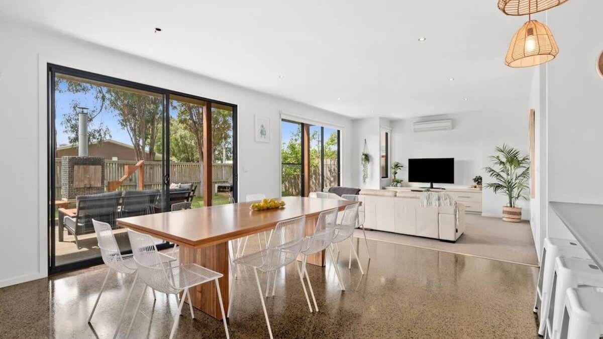 Barwon Heads House | Coastal Oasis: Barwon Heads Pet-Friendly Getaway