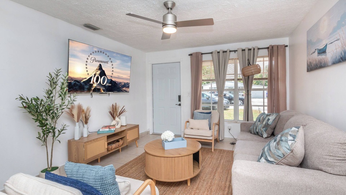 Emerald Hills House | Coastal Oasis Home- Pool/Sleeps12/5min to HardRock
