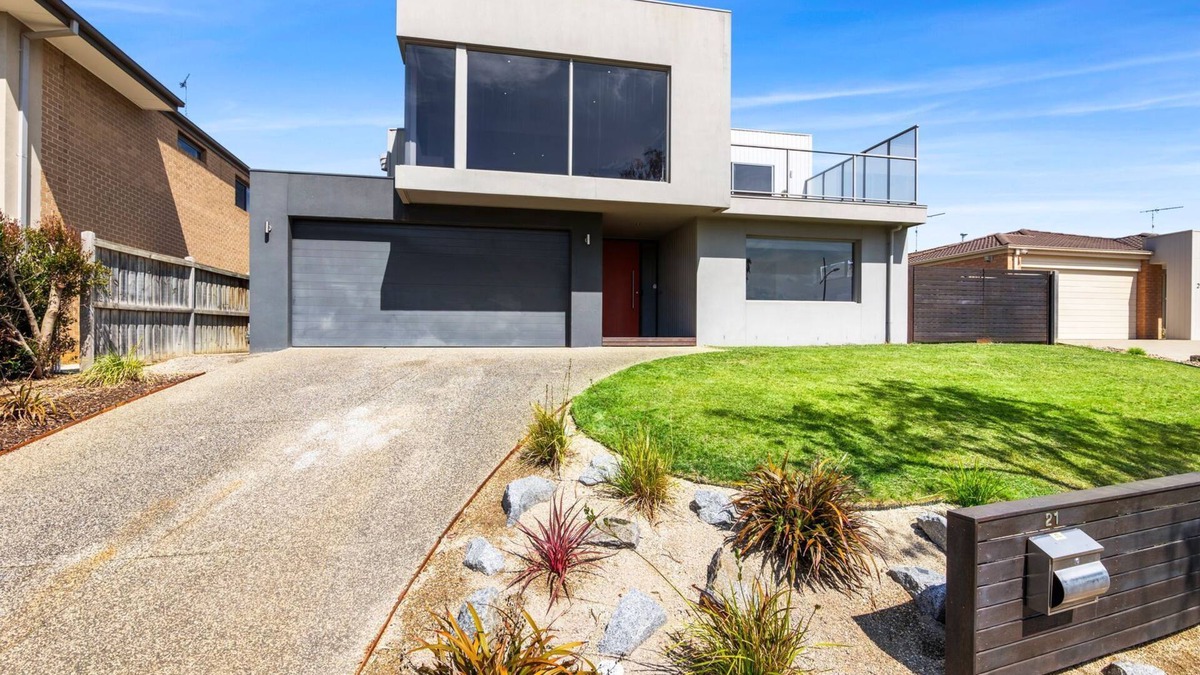 Torquay House | Coastal Offshore Views