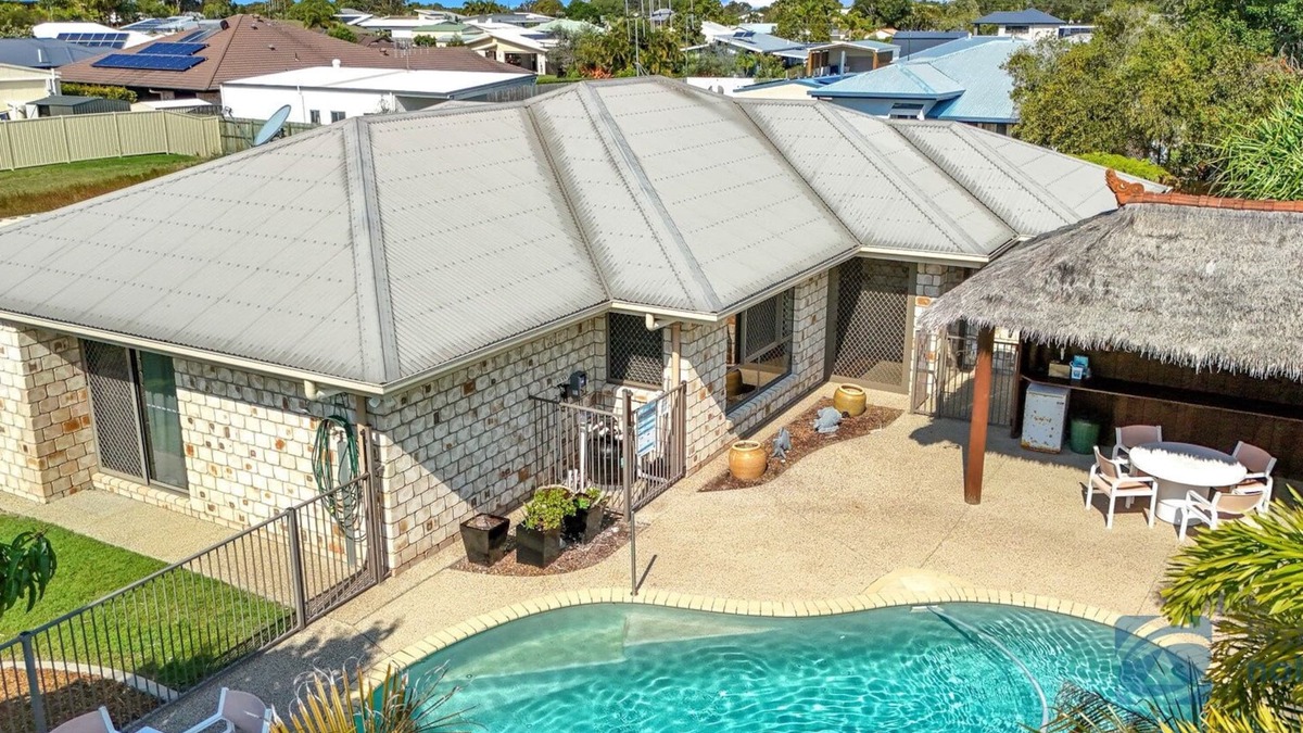Woodgate House | Coastal Paradise with a pool!