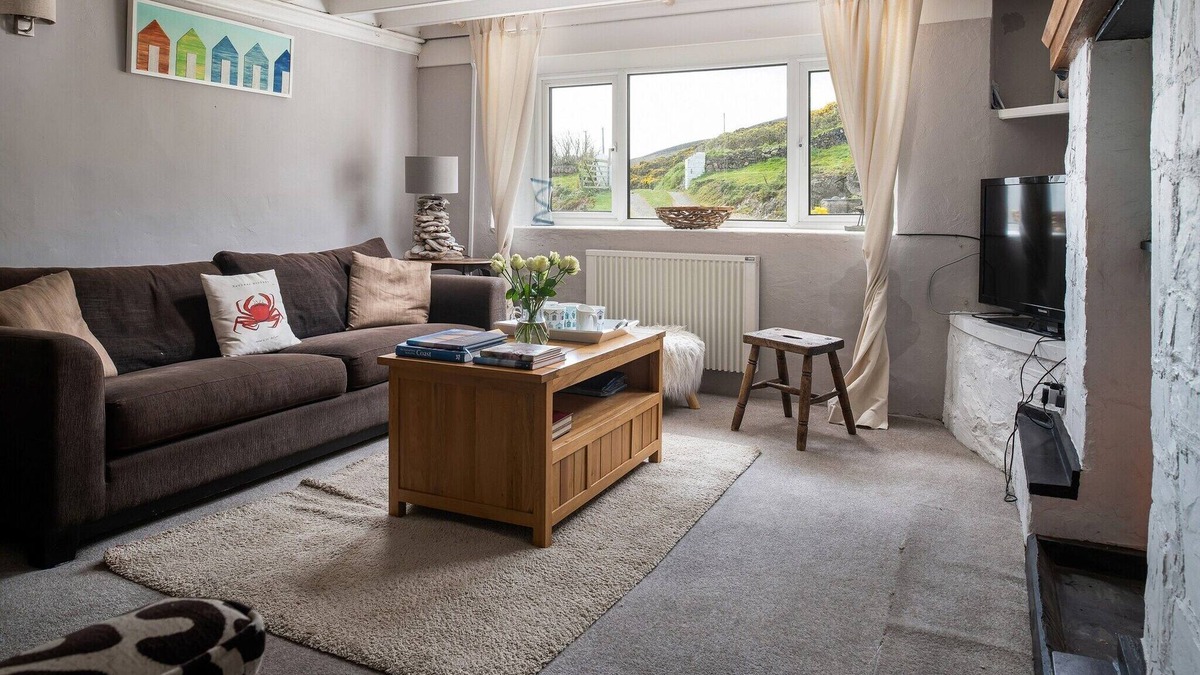 Garn Fadryn Cottage | Coastal Retreat on Wales Path with Sea Views
