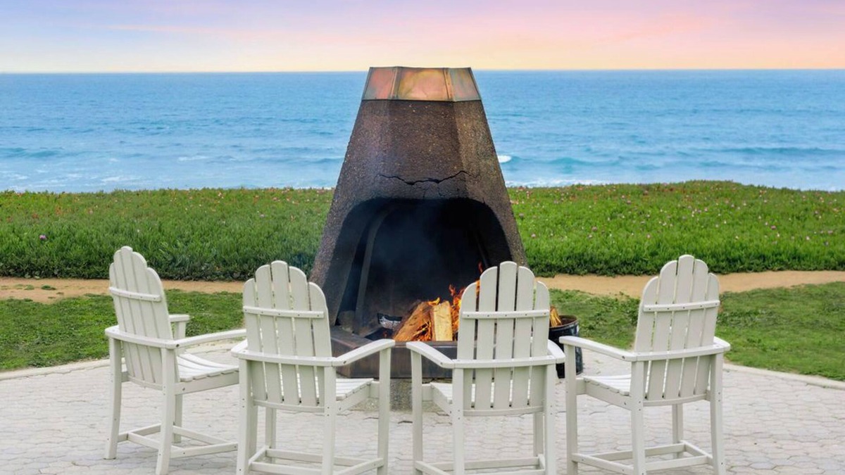 San Simeon Hotel | Coastal Stay Along Highway 101 | Oceanfront Retreat w/Heated Pools