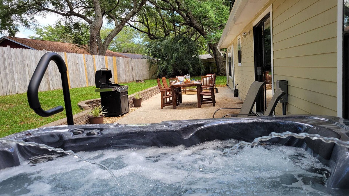 Gulf Breeze House | Coastal Stay ~ Hot Tub, Minutes to Beach, Bay Access