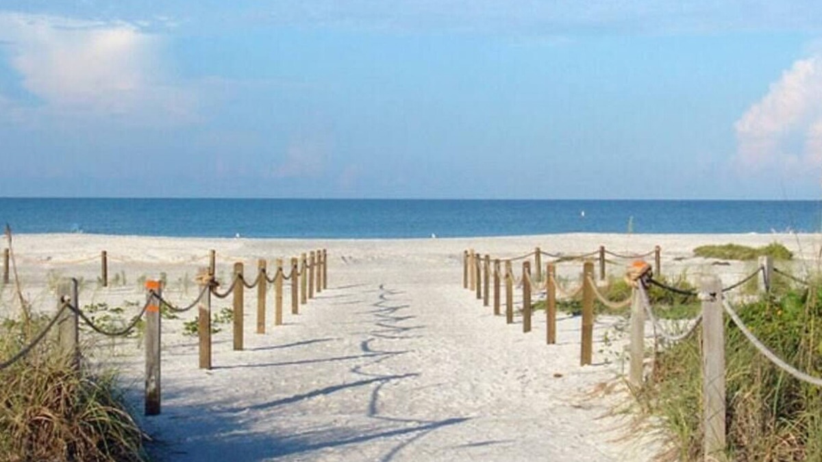 Sanibel Hotel | Coastal Vacation | Garden Views, Dolphin Tours, Biking Trails | 2 Units