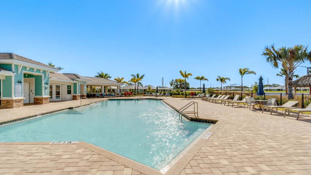 Venice Villa | Coastal Venice Villa w/Patio & Resort Amenities!