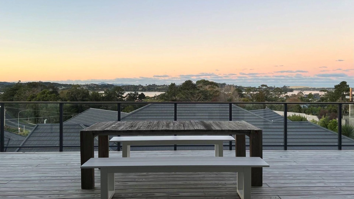 Mangawhai House | Coastal Vibes - Modern, well-equipped, family friendly home with lovely Estuary views