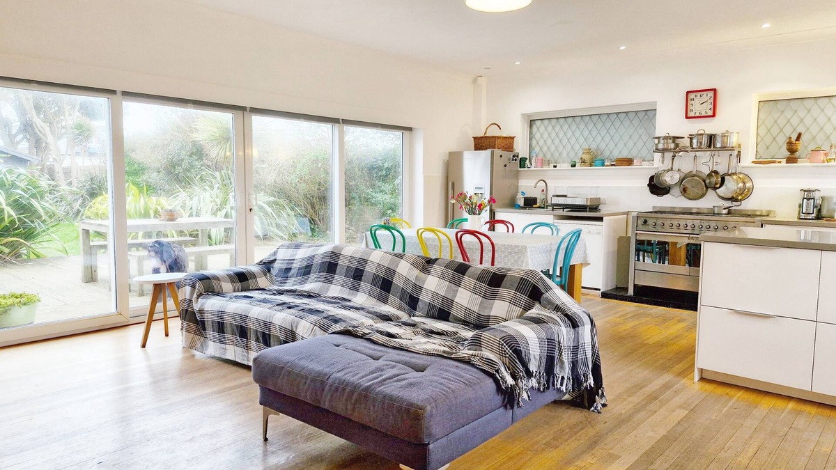 East Wittering Cottage | Coastal - Wittering - an annexe that sleeps 6 guests in 3 bedrooms