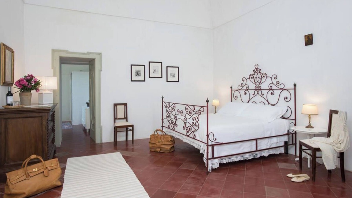 Casamassella Apartment | Coat of arms independent entrance room with access to park and pool