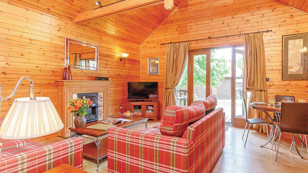 Tilford Ski Chalet | Cobbett Traditional Premier
