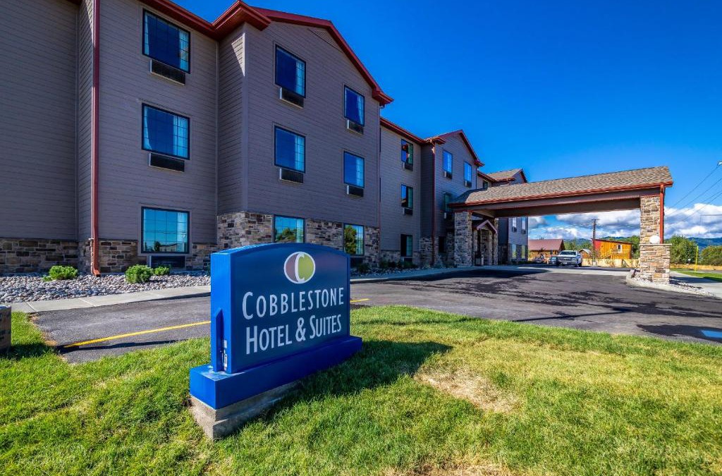 Victor Hotel | Cobblestone Hotel & Suites - Victor