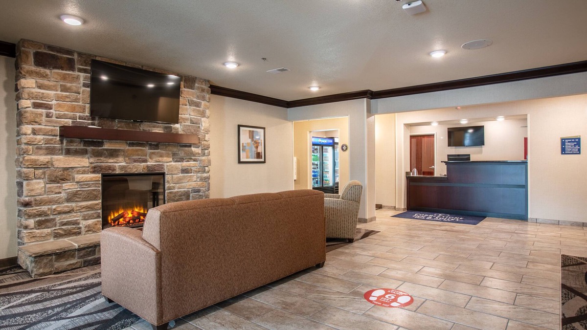 Pine Bluffs Hotel | Cobblestone Inn & Suites - Pine Bluffs