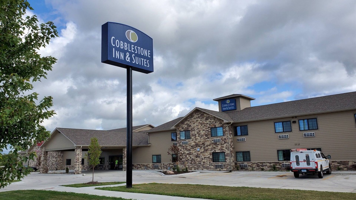 Boone Hotel | Cobblestone Inn & Suites - Boone
