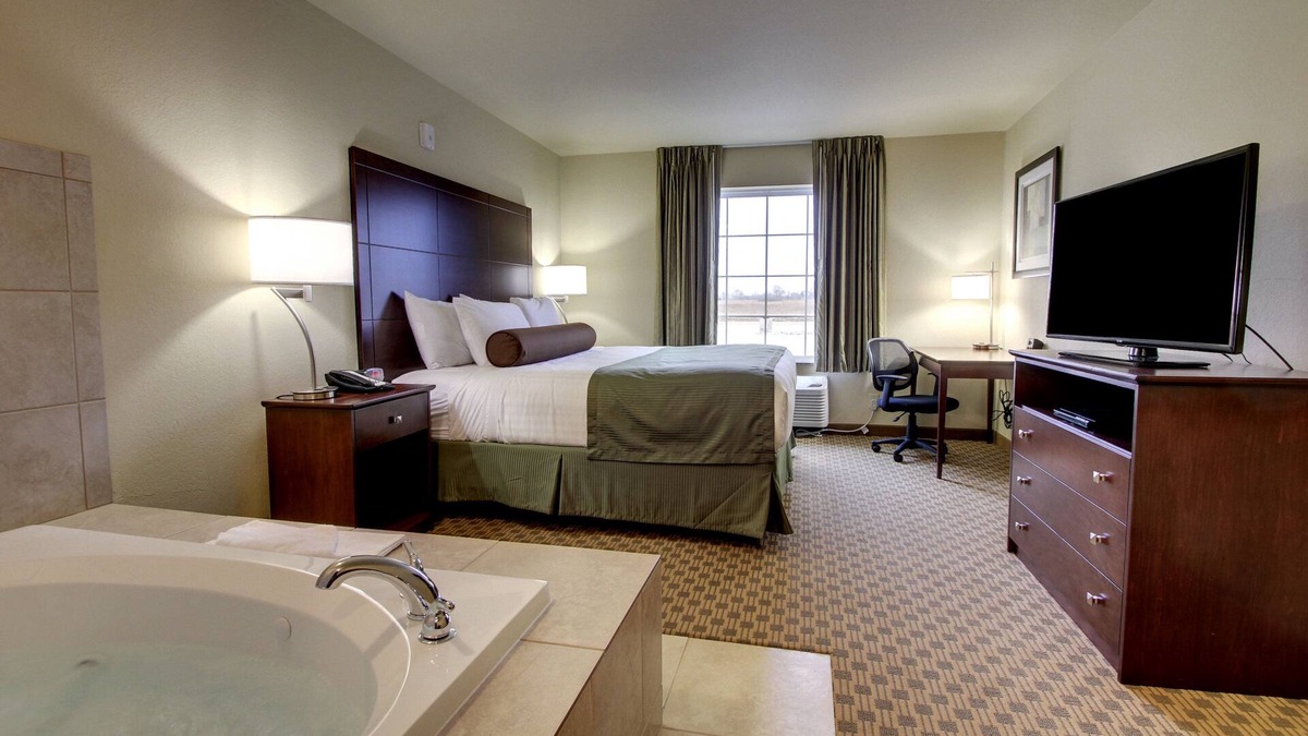 Linton Hotel | Cobblestone Inn & Suites - Linton
