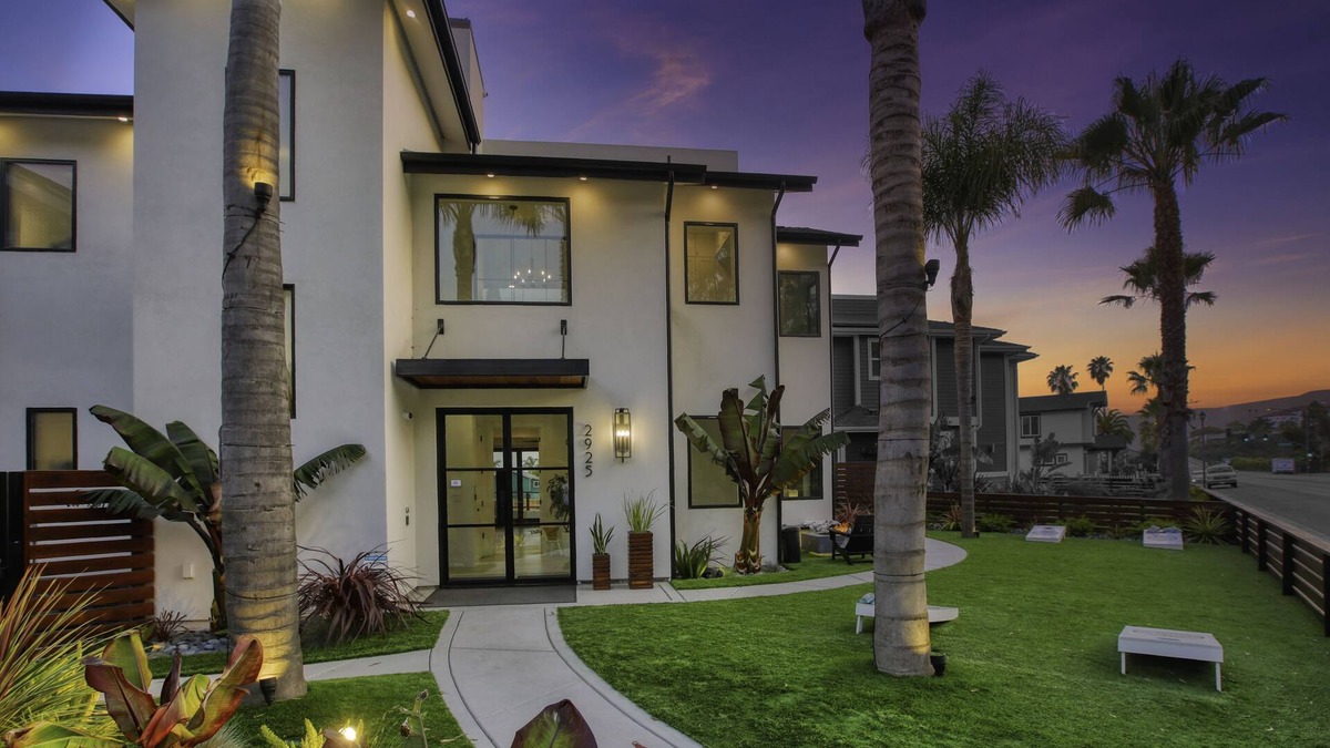 Avila Beach House | Cobbo's Beach House - Elevator/SPAS/Bar/GYM/Bikes/GOLF CART/Views/STEPS TO BEACH